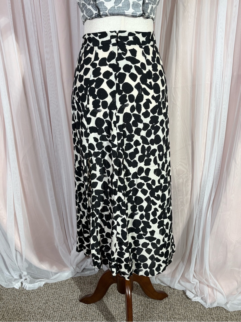H&M Black Cream Abstract Print Midi Skirt Size 2 High Waist Flowy Slit